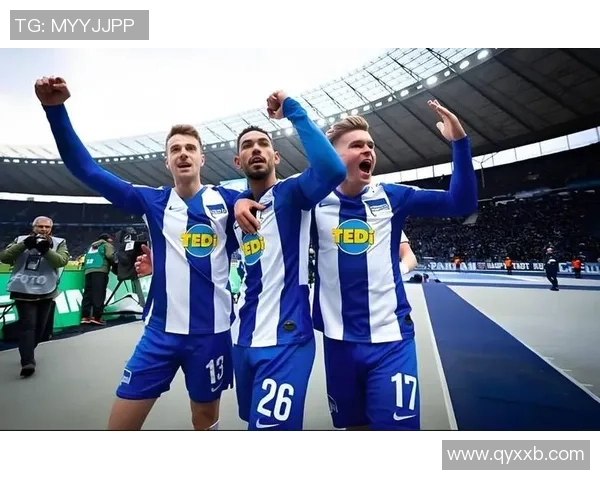 赫塔与沙尔克激战正酣谁能在德甲赛场上笑到最后